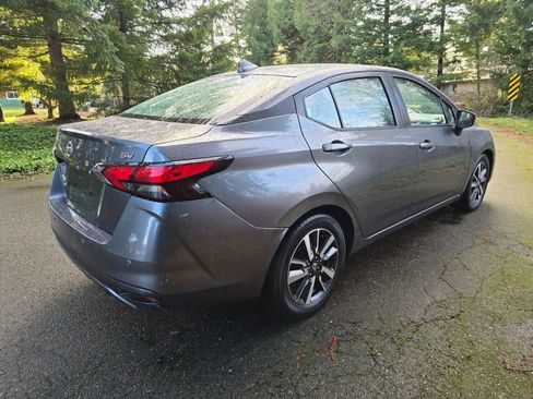 Used 2021 Nissan Versa SV image 5