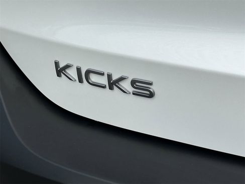 New 2026 Nissan Kicks SV image 9