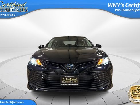 Used 2020 Toyota Camry LE image 2