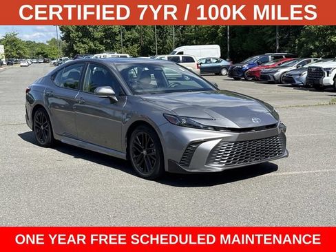 Used 2025 Toyota Camry SE FWD image 1