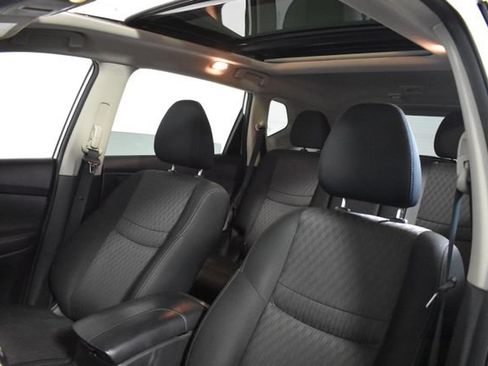 Used 2019 Nissan Rogue SV w/ Sun & Sound Touring Package AWD/4WD image 10