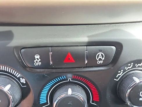 Used 2016 Jeep Cherokee Sport FWD image 27