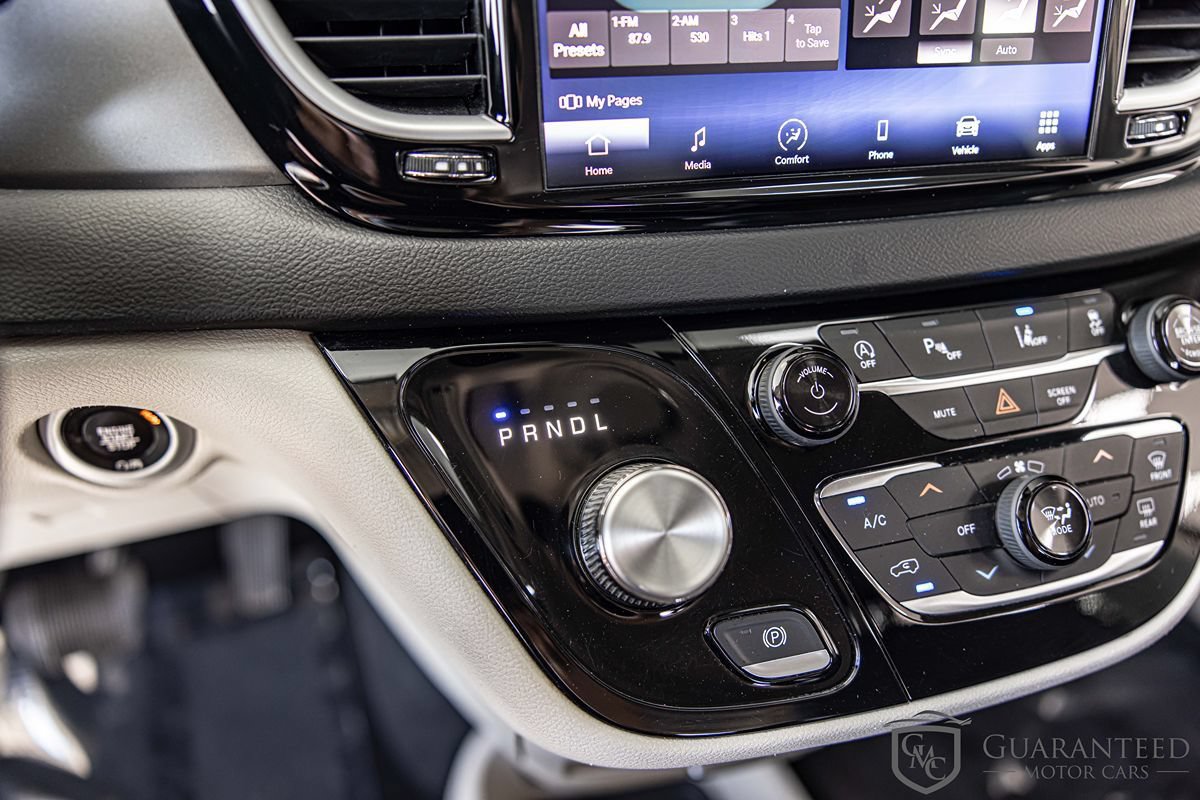 Used 2021 Chrysler Pacifica Touring-L FWD image 29