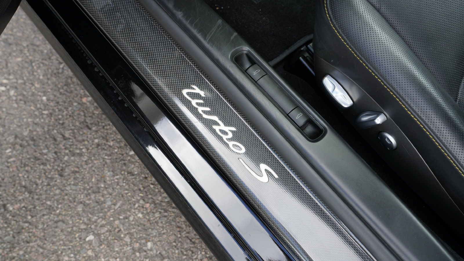 Used 2013 Porsche 911 Turbo S AWD/4WD image 31
