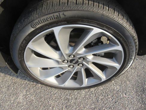 Used 2023 Lincoln Nautilus Reserve w/ Equipment Group 201A image 10