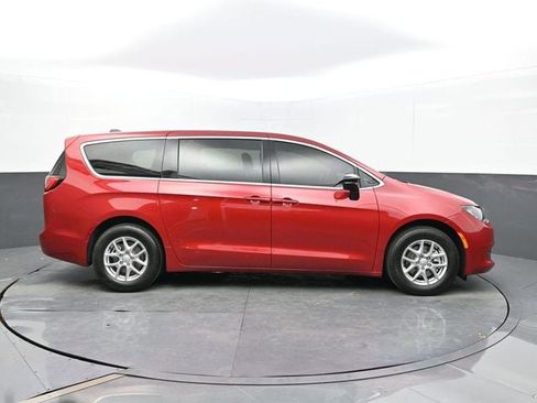 New 2025 Chrysler Voyager LX image 6