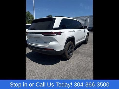 Used 2023 Jeep Grand Cherokee Limited w/ Black Appearance Package AWD/4WD image 7