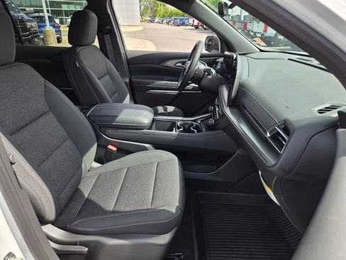 Used 2026 Chevrolet Traverse LT w/ Driver Confidence Package FWD image 14