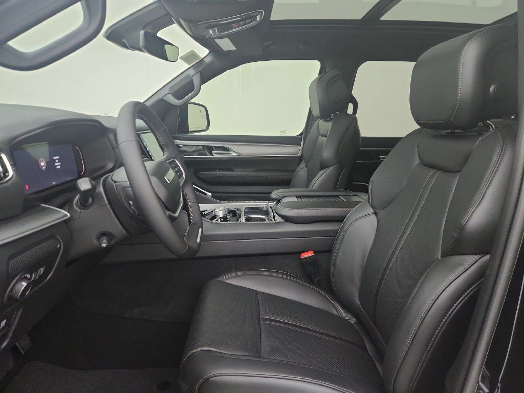 New 2026 Jeep Grand Wagoneer L 4WD w/ Premium Group I image 18