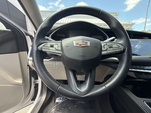 Used 2023 Cadillac XT4 Luxury FWD image 15