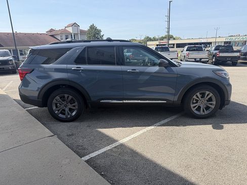 Used 2025 Ford Explorer Active w/ Active Comfort Package AWD/4WD image 7