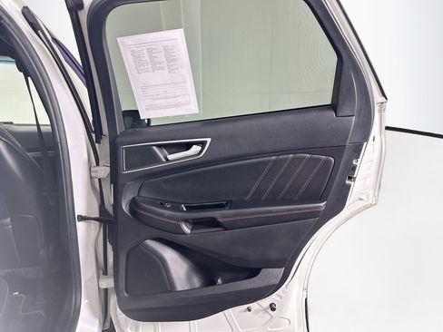 Used 2020 Ford Edge ST-Line w/ Cold Weather Package FWD image 33