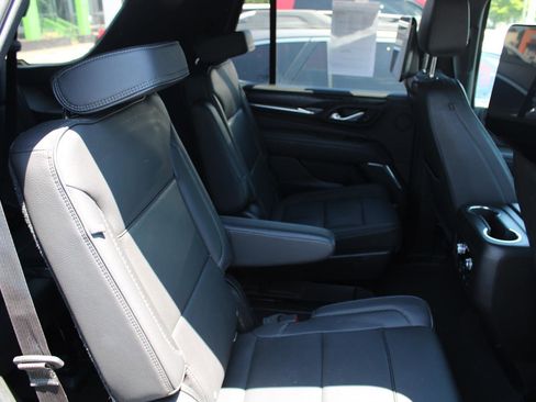 Used 2021 GMC Yukon Denali w/ Denali Premium Package AWD/4WD image 5