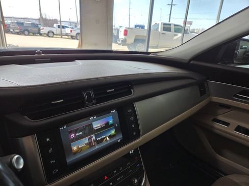 Used 2016 Jaguar XF Prestige image 26