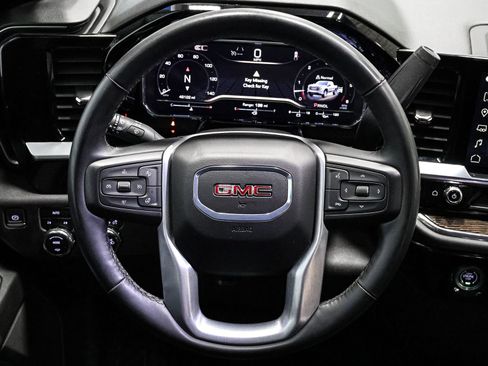 Used 2024 GMC Sierra 1500 SLE image 32