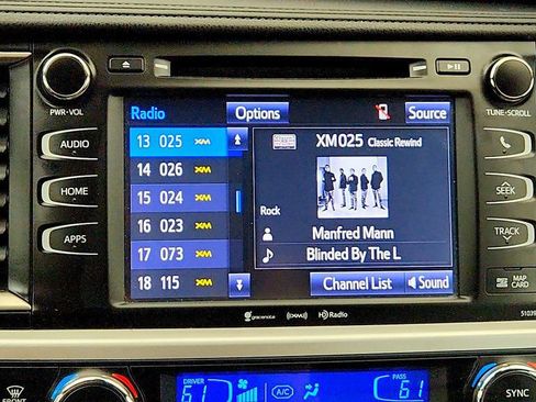 Used 2019 Toyota Highlander XLE AWD/4WD image 19