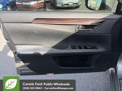 Used 2016 Lexus ES 350 w/ Navigation System Package image 13