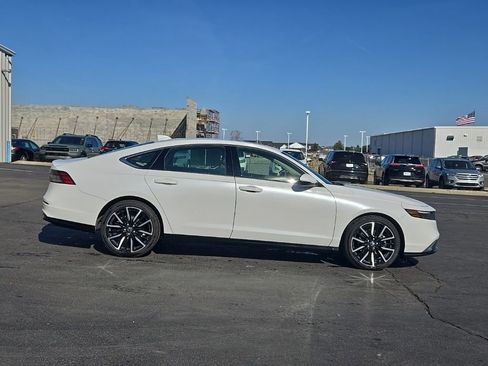 Used 2025 Honda Accord Touring image 10