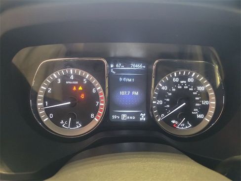 Used 2018 Nissan Titan SV w/ SV Convenience Package image 15