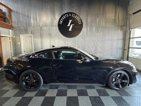 Used 2022 Ford Mustang GT Premium w/ Black Accent Package RWD image 7