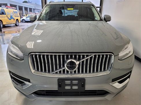Certified 2025 Volvo XC90 B6 Plus image 4