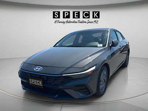 Used 2025 Hyundai Elantra Hybrid FWD image 1
