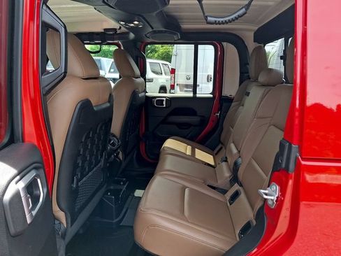 Used 2020 Jeep Gladiator Rubicon AWD/4WD image 13