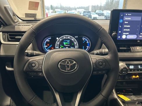 Used 2023 Toyota RAV4 XLE Premium image 10