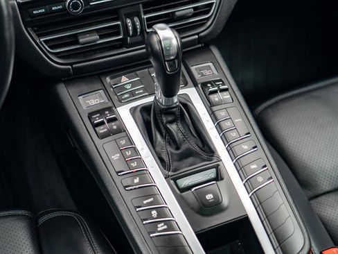 Used 2019 Porsche Macan AWD/4WD image 23