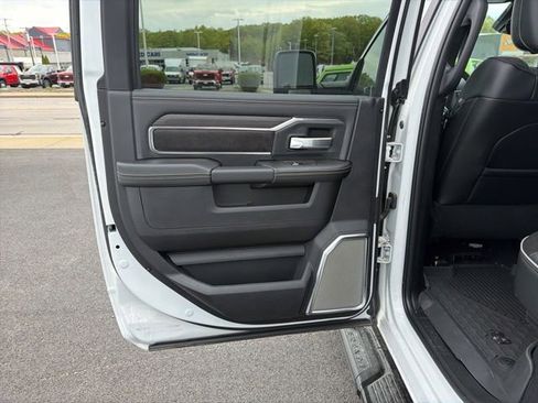 New 2026 RAM 2500 Laramie AWD/4WD image 12