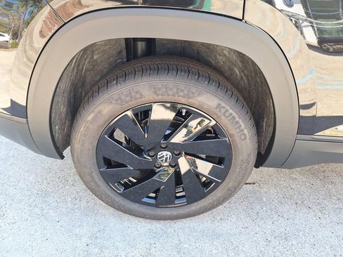 New 2026 Volkswagen Atlas Cross Sport SE image 28