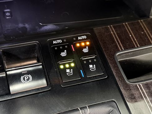 Used 2022 Lexus RX 450hL Luxury w/ Cold Area Package (CT) AWD/4WD image 27