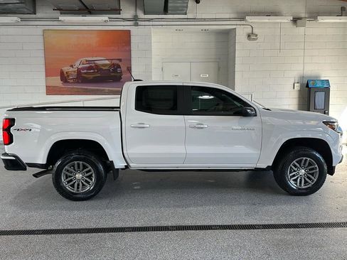 New 2024 Chevrolet Colorado LT w/ LT Convenience Package III image 2