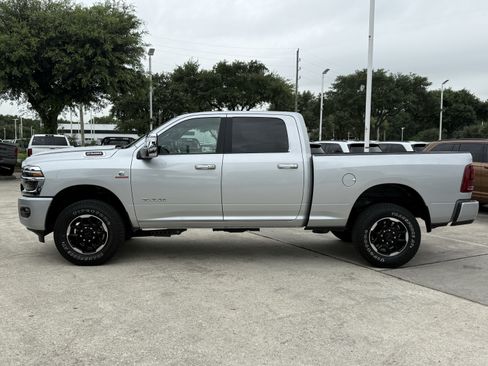 Used 2026 RAM 2500 Laramie AWD/4WD image 9