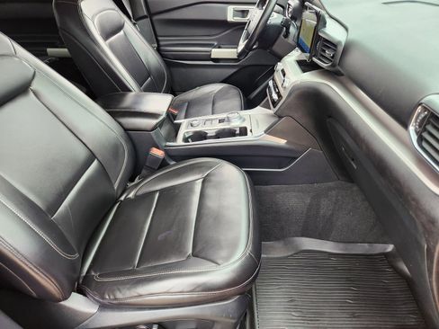 Used 2021 Ford Explorer XLT w/ Equipment Group 202A image 18