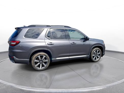 Used 2025 Honda Pilot Touring image 8