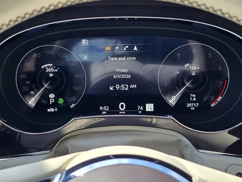 Used 2022 Bentley Bentayga AWD/4WD image 30