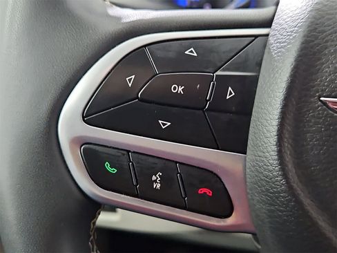 Used 2024 Chrysler Pacifica Touring-L image 23