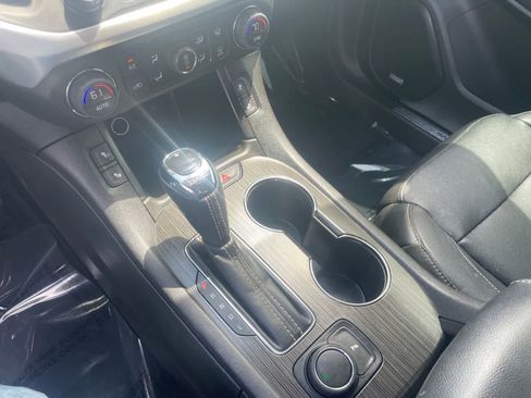 Used 2018 GMC Acadia SLT FWD image 16