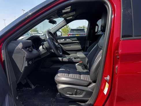 Used 2025 Ford Explorer ST-Line AWD/4WD image 8