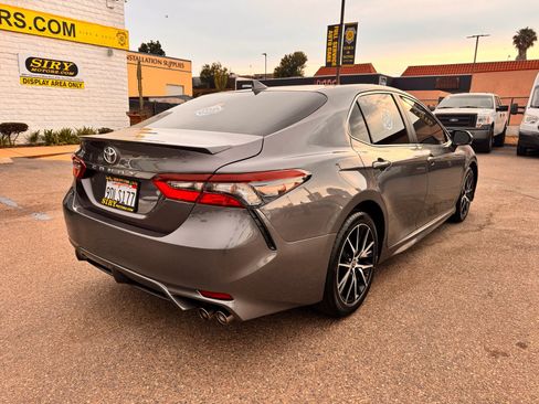 Used 2023 Toyota Camry SE FWD image 7