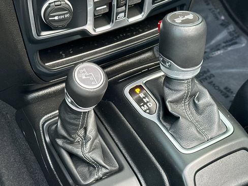 Used 2024 Jeep Wrangler Unlimited Sahara w/ Technology Group AWD/4WD image 29