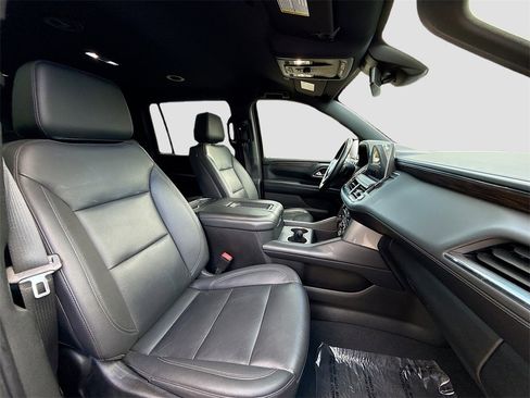 Used 2023 Chevrolet Suburban LT image 31