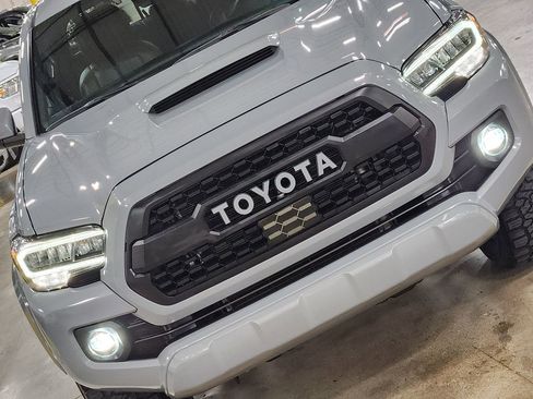 Used 2021 Toyota Tacoma TRD Sport w/ Technology Package RWD image 14