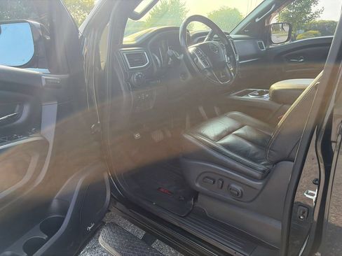 Used 2019 Nissan Titan SL w/ Midnight Edition AWD/4WD image 9