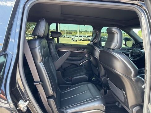 Used 2021 Jeep Grand Cherokee L Overland w/ Luxury Tech Group IV AWD/4WD image 16