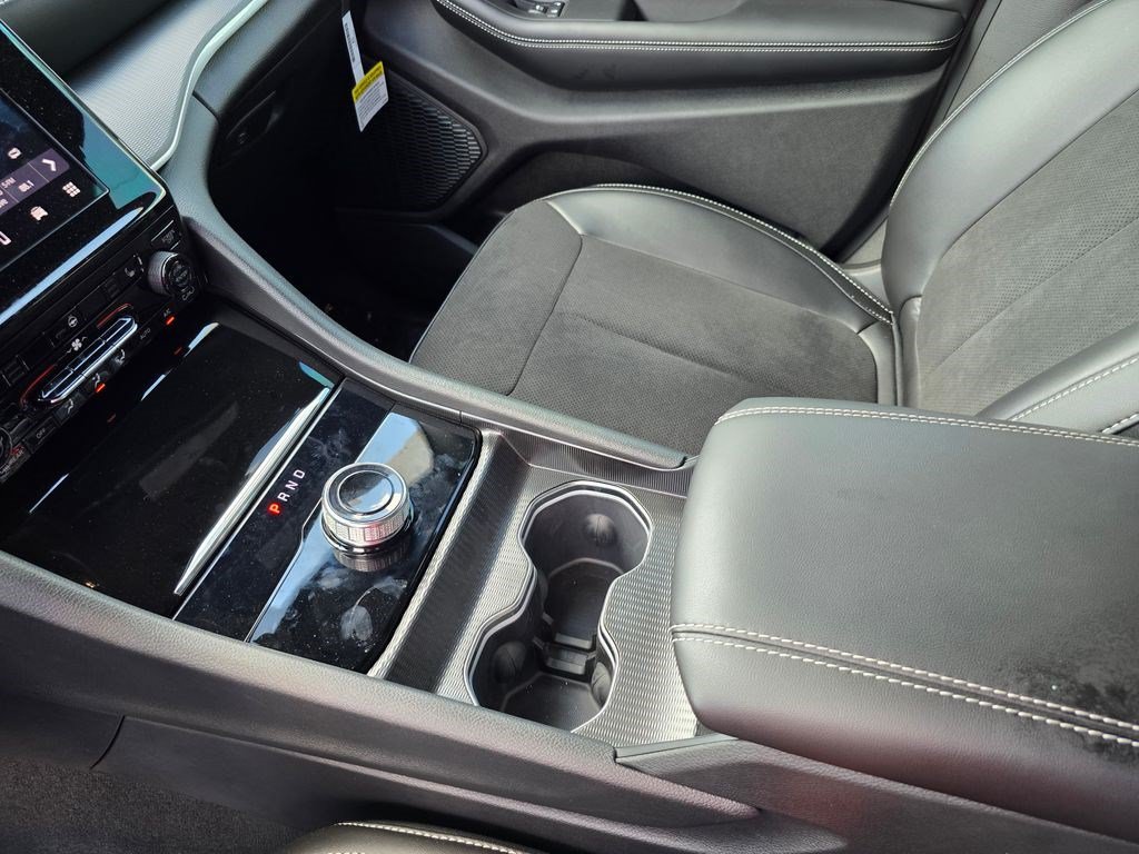 New 2025 Jeep Grand Cherokee Altitude RWD image 23