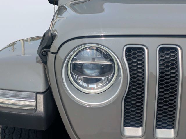 Used 2022 Jeep Wrangler Unlimited Sahara w/ LED Lighting Group AWD/4WD image 9