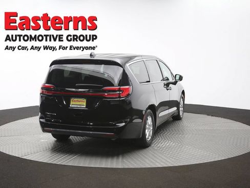 Used 2024 Chrysler Pacifica Touring-L FWD image 38