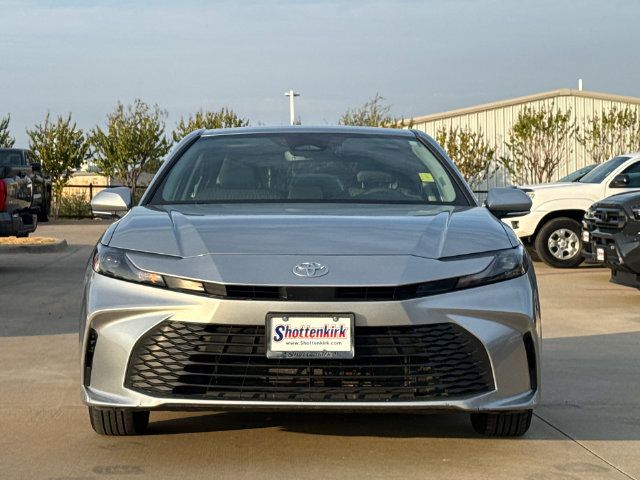 Used 2025 Toyota Camry LE w/ Convenience Package FWD image 2